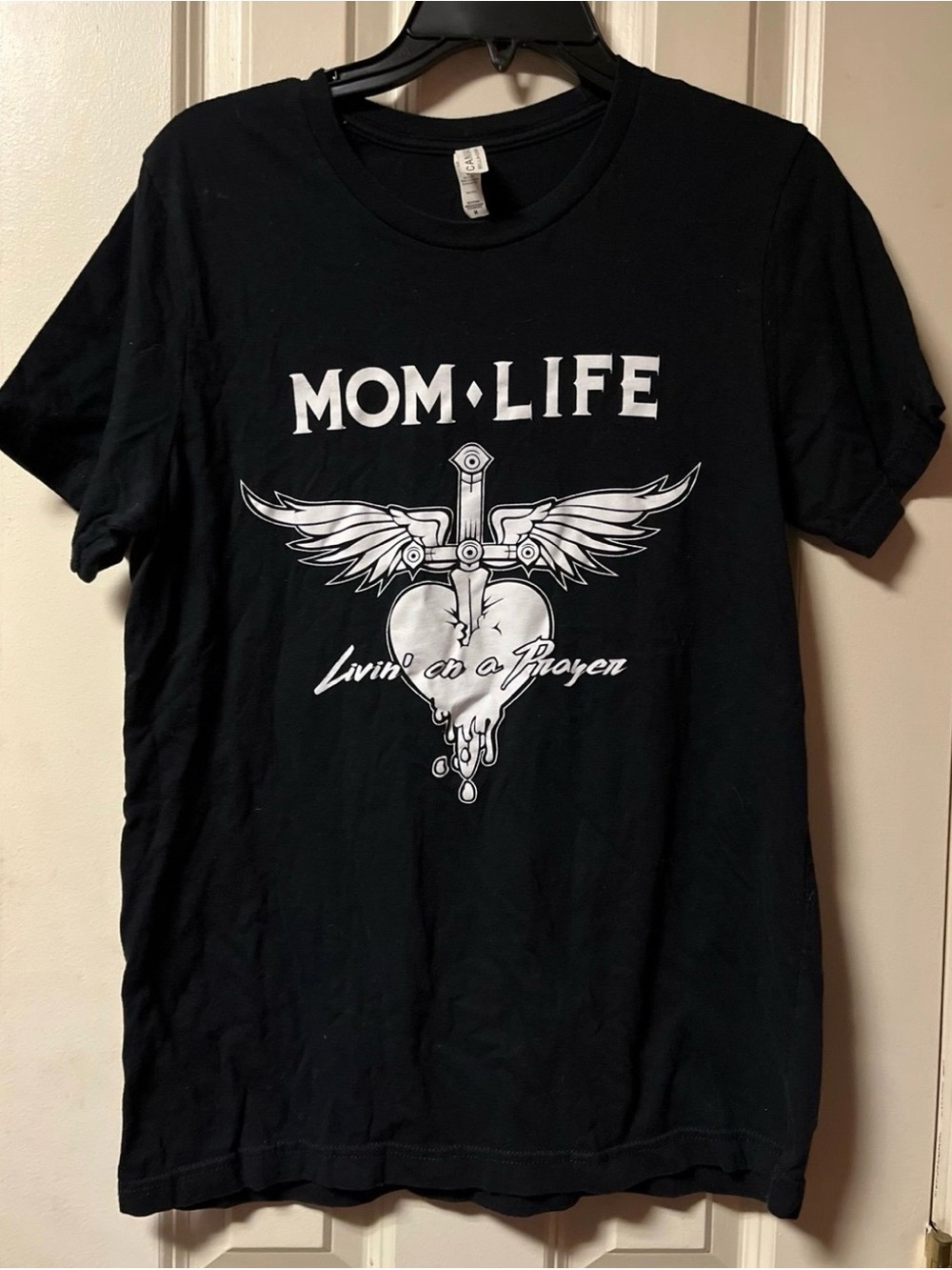 Women’s~Top~Medium~t-shirt~Mom Life~Living on a Prayer~ Black